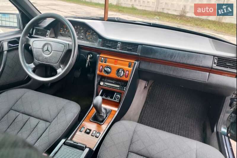 Седан Mercedes-Benz E-Class 1988 в Черняхові