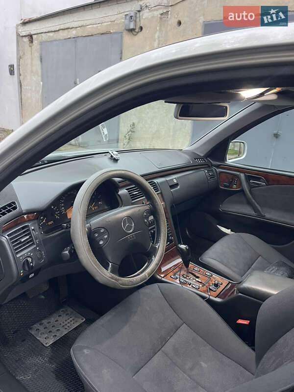 Седан Mercedes-Benz E-Class 2001 в Одесі