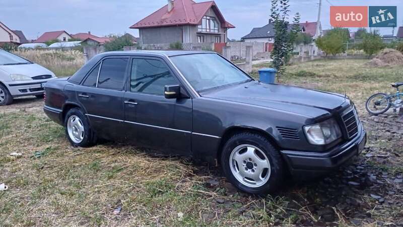 Седан Mercedes-Benz E-Class 1995 в Берегово фото 2 Седан Mercedes-Benz E-Class 1995 в Берегово