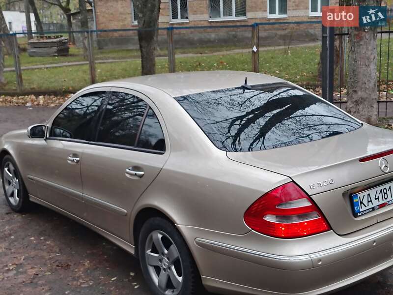 Седан Mercedes-Benz E-Class 2004 в Киеве
