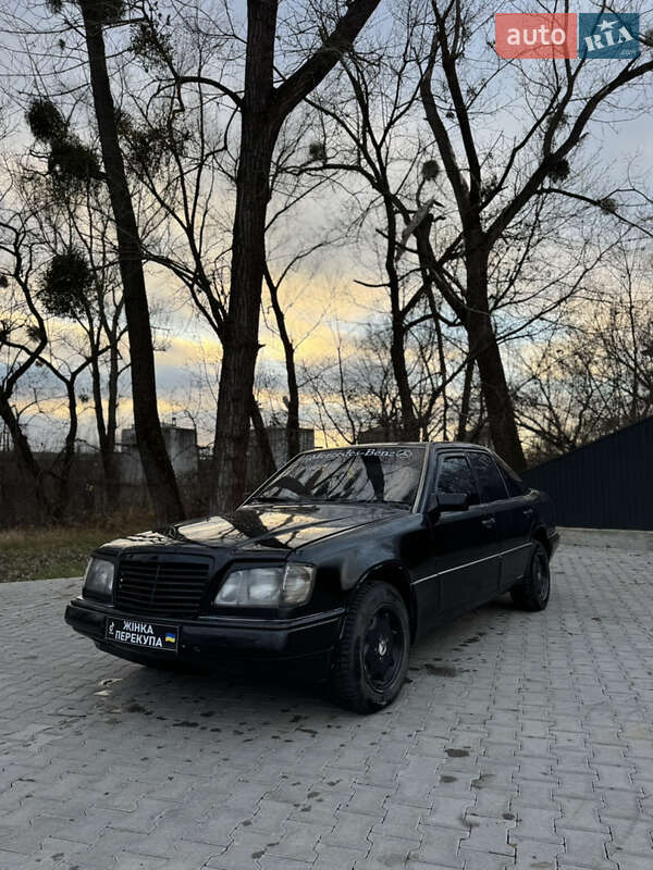 Седан Mercedes-Benz E-Class 1993 в Черновцах