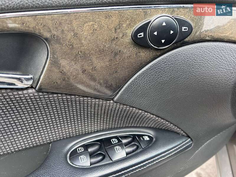 Седан Mercedes-Benz E-Class 2003 в Киеве