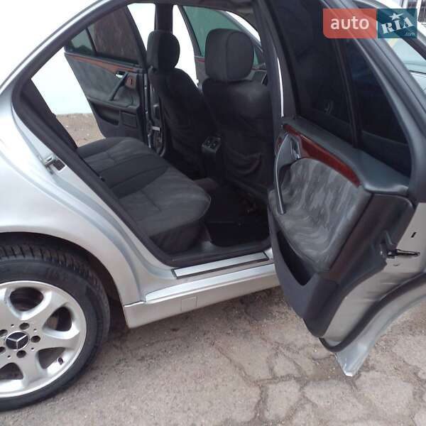 Седан Mercedes-Benz E-Class 2001 в Рівному