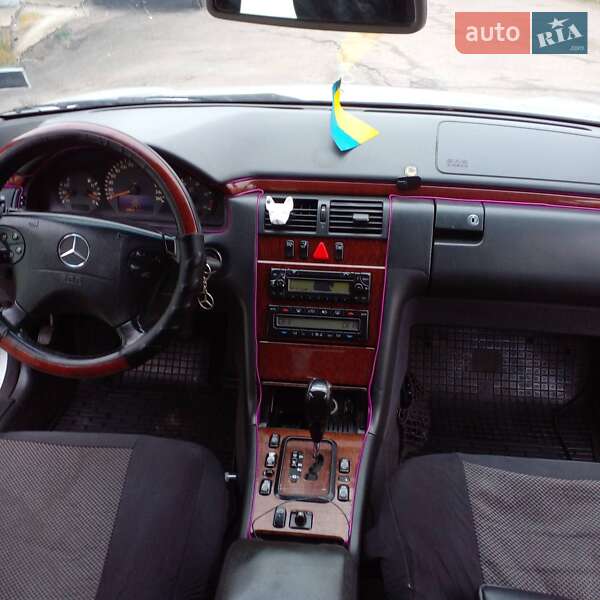 Седан Mercedes-Benz E-Class 2001 в Рівному