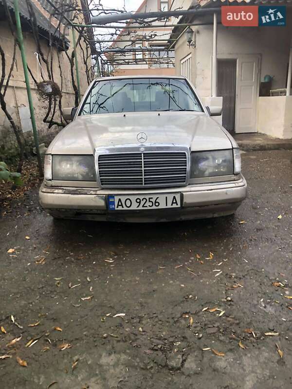 Mercedes-Benz E-Class 1992