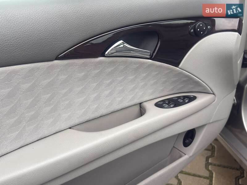 Седан Mercedes-Benz E-Class 2004 в Ивано-Франковске