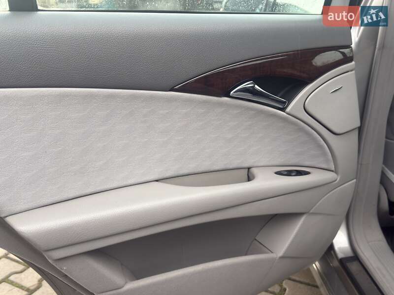 Седан Mercedes-Benz E-Class 2004 в Ивано-Франковске