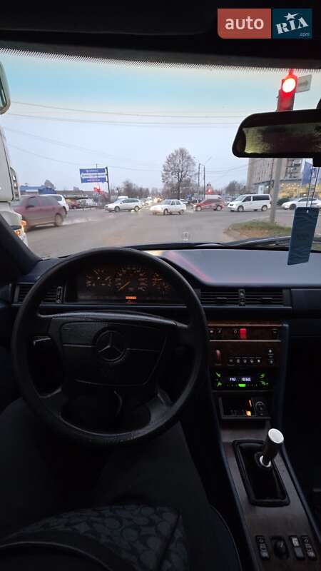 Седан Mercedes-Benz E-Class 1995 в Хмельницком