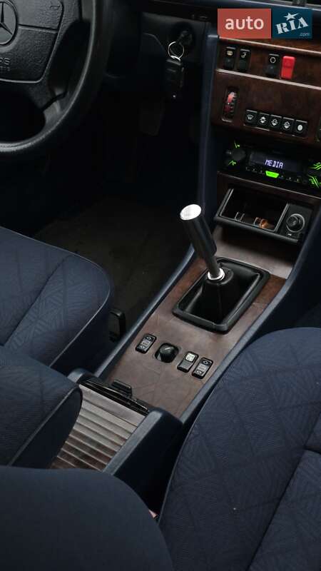 Седан Mercedes-Benz E-Class 1995 в Хмельницком