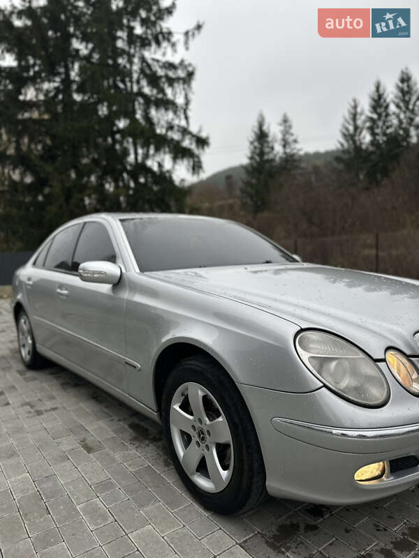 Седан Mercedes-Benz E-Class 2002 в Кременце