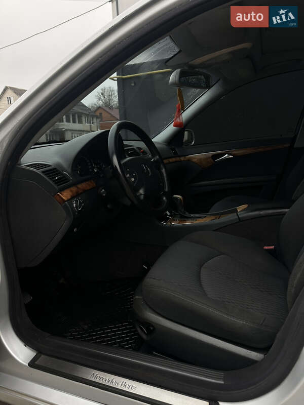 Седан Mercedes-Benz E-Class 2002 в Кременце