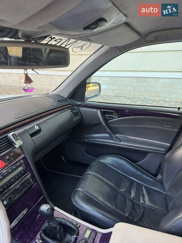 Седан Mercedes-Benz E-Class 2000 в Могилев-Подольске