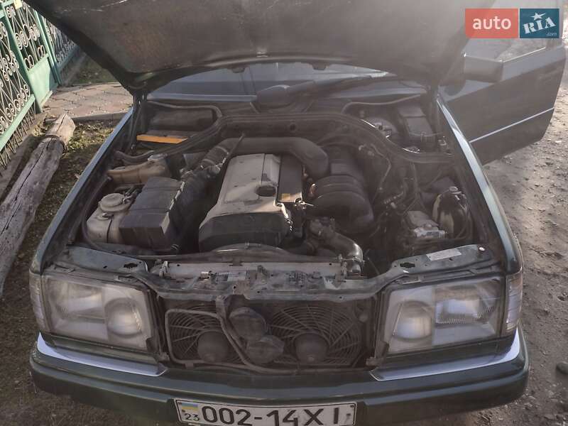 Седан Mercedes-Benz E-Class 1995 в Волочиську