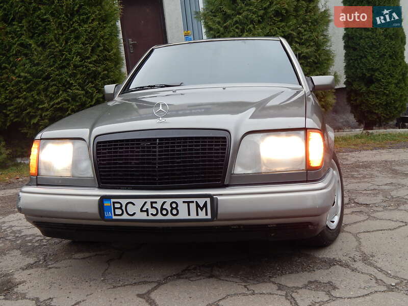Седан Mercedes-Benz E-Class 1992 в Дрогобыче