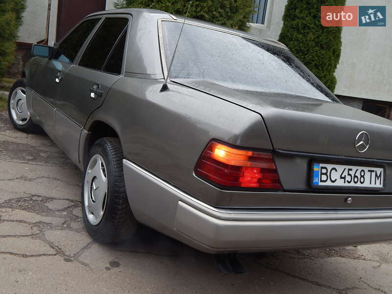 Седан Mercedes-Benz E-Class 1992 в Дрогобыче