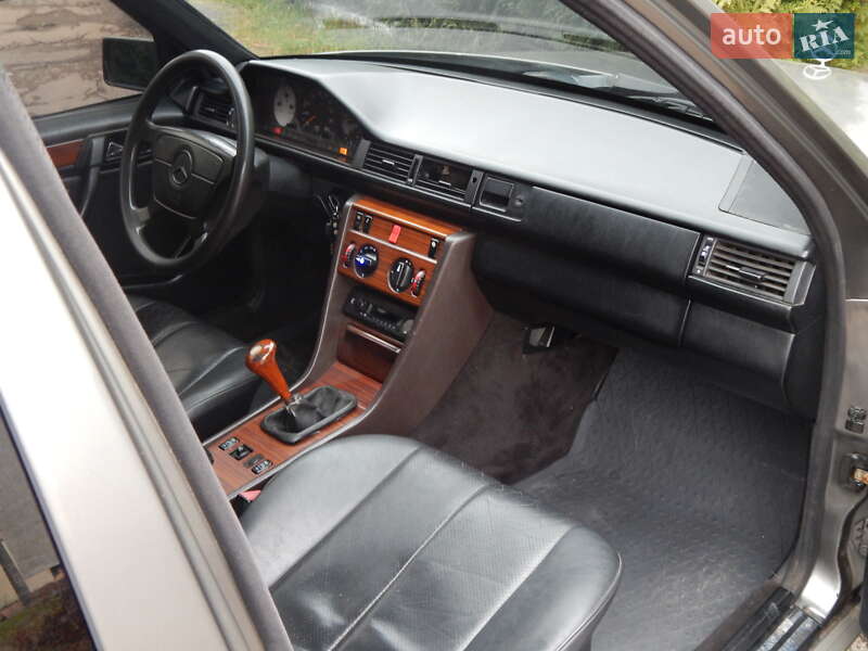 Седан Mercedes-Benz E-Class 1992 в Дрогобыче