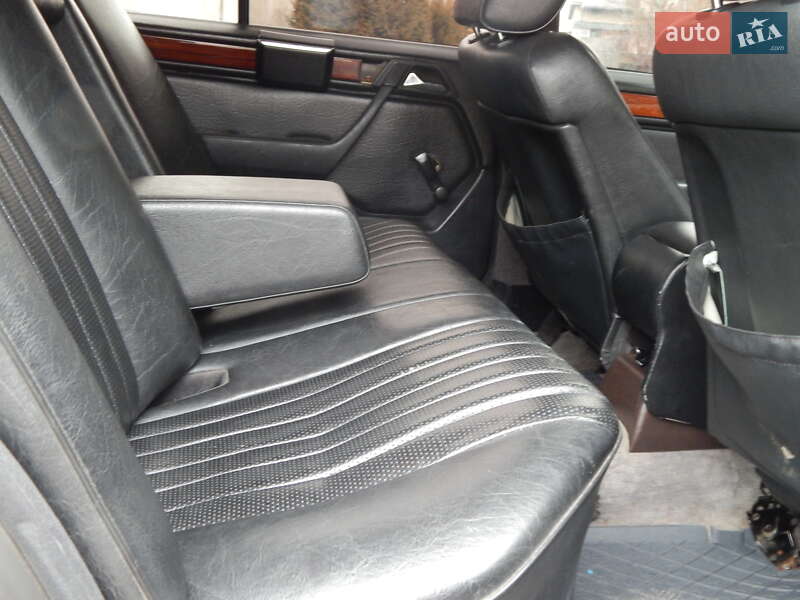 Седан Mercedes-Benz E-Class 1992 в Дрогобыче