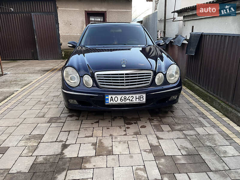 Седан Mercedes-Benz E-Class 2003 в Іршаві