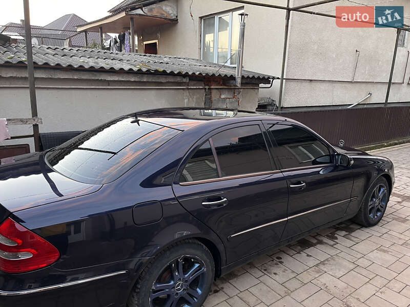 Седан Mercedes-Benz E-Class 2003 в Іршаві