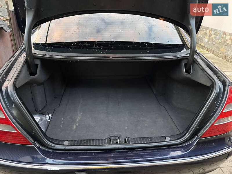 Седан Mercedes-Benz E-Class 2003 в Іршаві