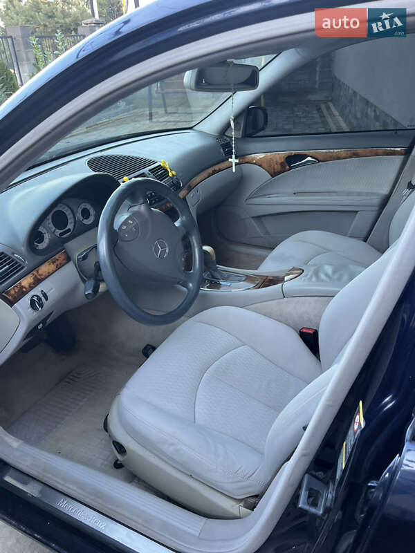 Седан Mercedes-Benz E-Class 2003 в Іршаві