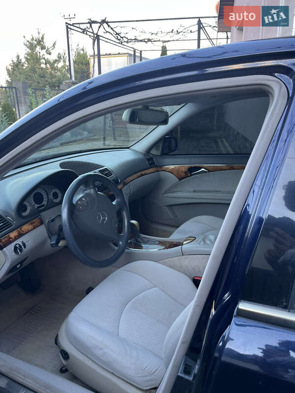 Седан Mercedes-Benz E-Class 2003 в Іршаві