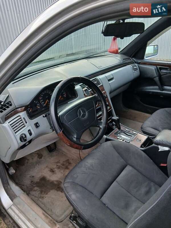 Седан Mercedes-Benz E-Class 1996 в Вижниці