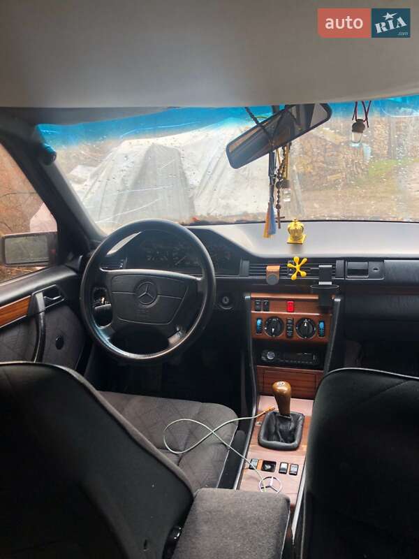 Седан Mercedes-Benz E-Class 1994 в Путиле