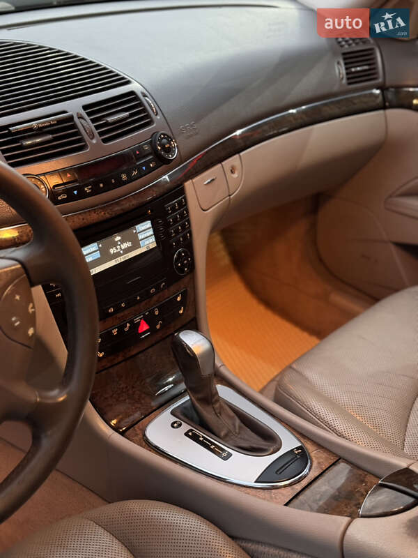 Седан Mercedes-Benz E-Class 2003 в Києві