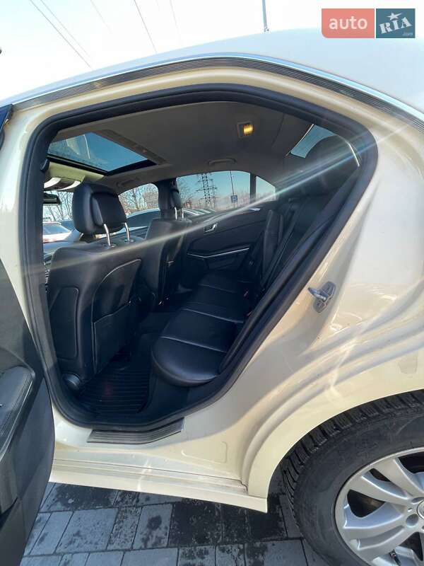 Седан Mercedes-Benz E-Class 2011 в Львові фото 24 Седан Mercedes-Benz E-Class 2011 в Львові