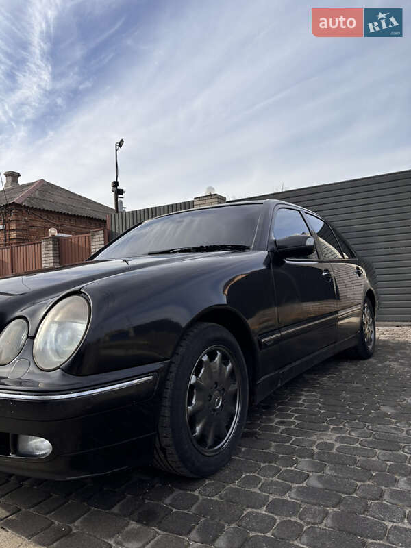 Седан Mercedes-Benz E-Class 2001 в Запоріжжі
