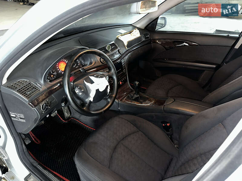 Седан Mercedes-Benz E-Class 2006 в Тульчине