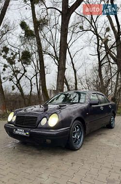 Седан Mercedes-Benz E-Class 1998 в Черновцах