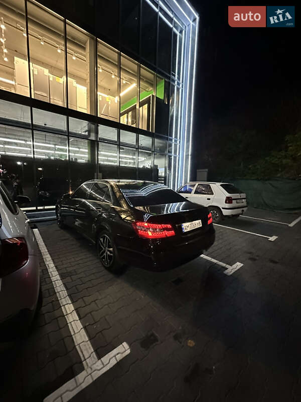 Седан Mercedes-Benz E-Class 2011 в Полонном