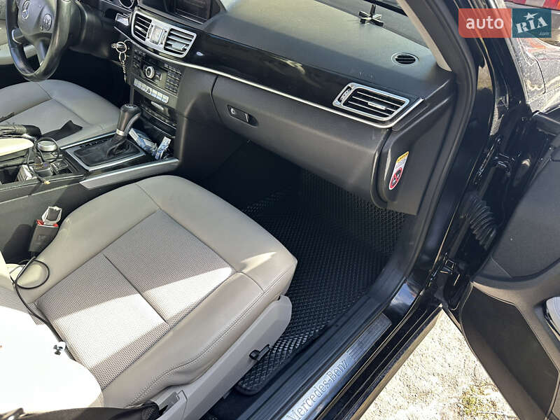 Седан Mercedes-Benz E-Class 2011 в Полонном