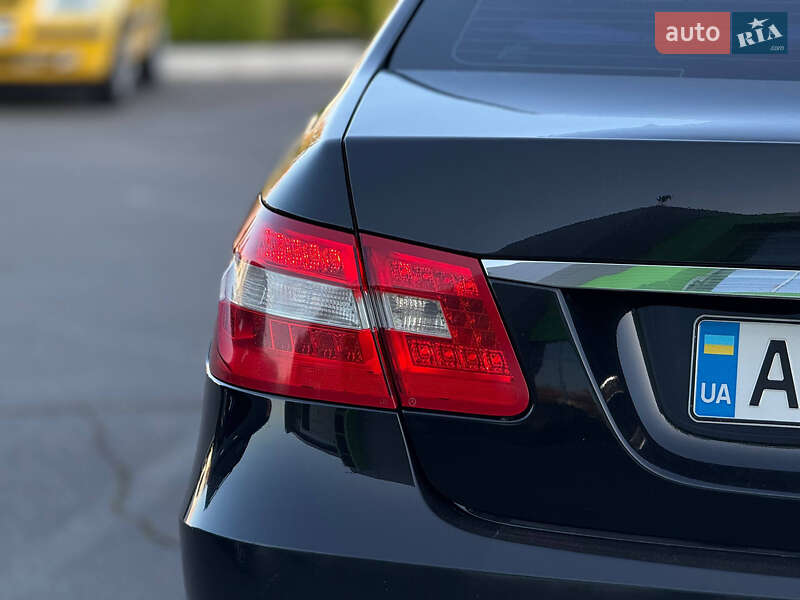 Седан Mercedes-Benz E-Class 2011 в Кривому Розі