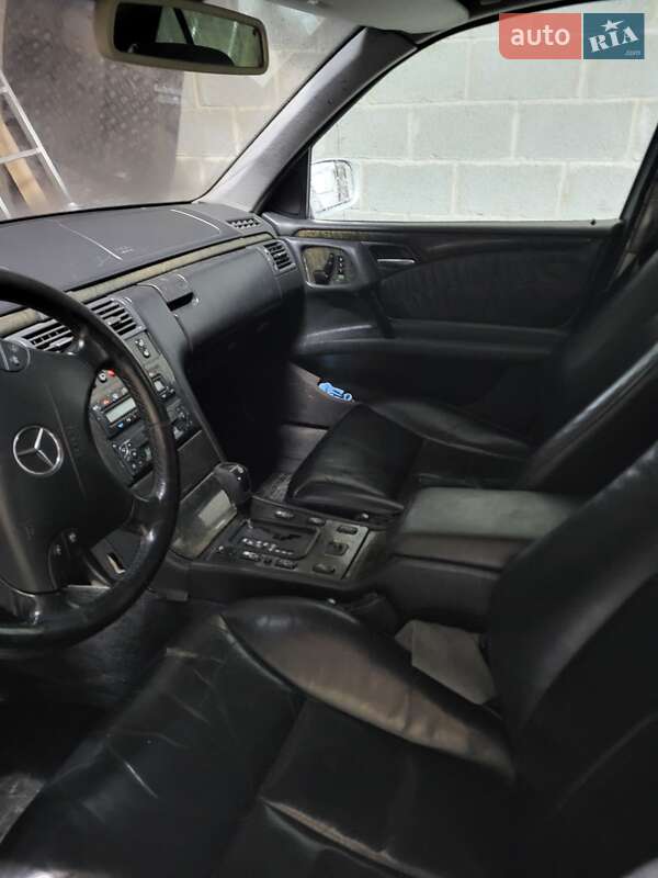 Седан Mercedes-Benz E-Class 2001 в Малине