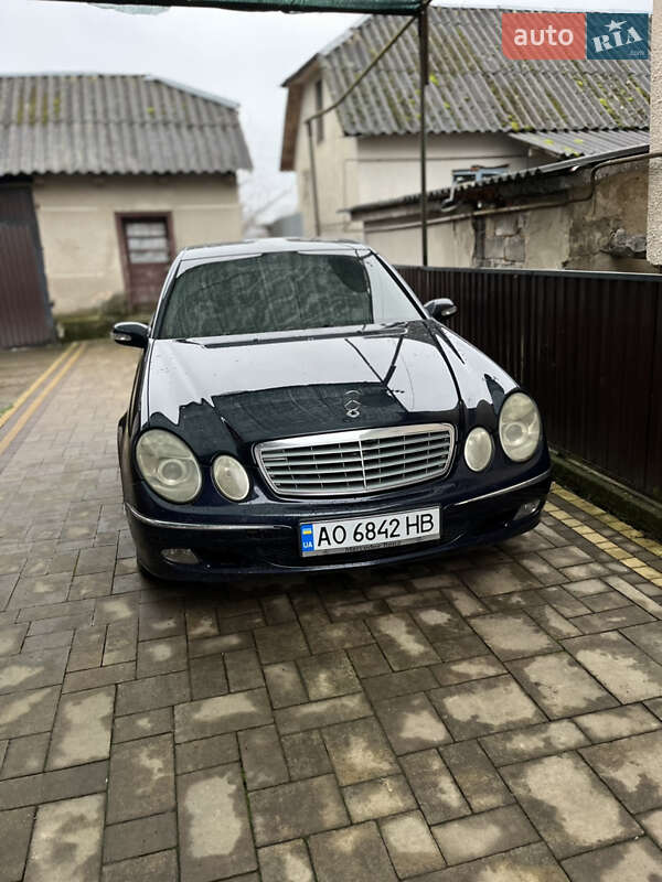 Седан Mercedes-Benz E-Class 2003 в Іршаві