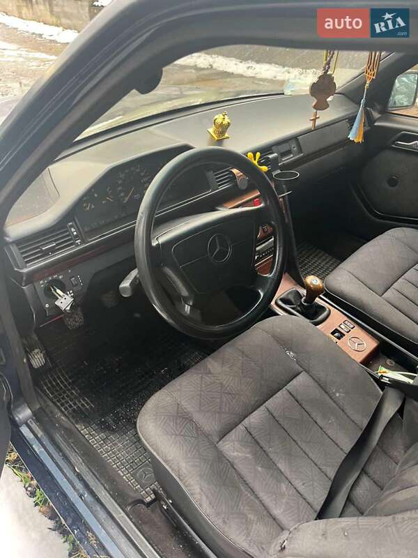 Седан Mercedes-Benz E-Class 1994 в Путиле