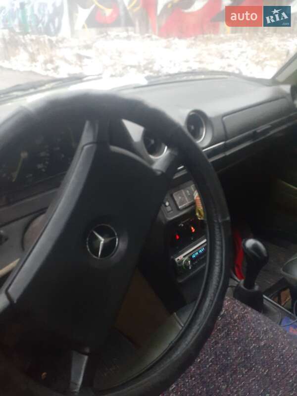 Седан Mercedes-Benz E-Class 1982 в Луцке