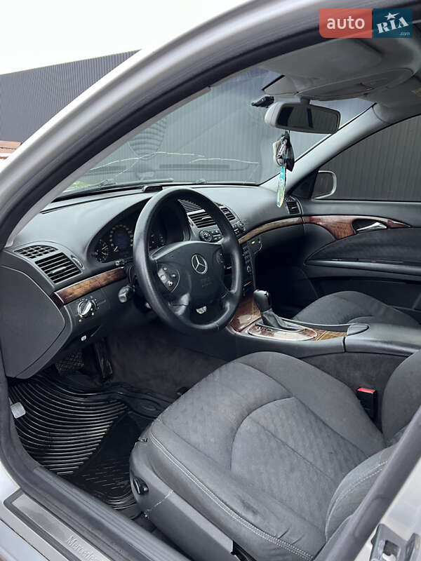 Седан Mercedes-Benz E-Class 2002 в Львові