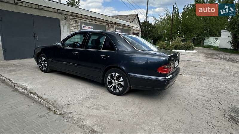 Седан Mercedes-Benz E-Class 2000 в Новомосковську