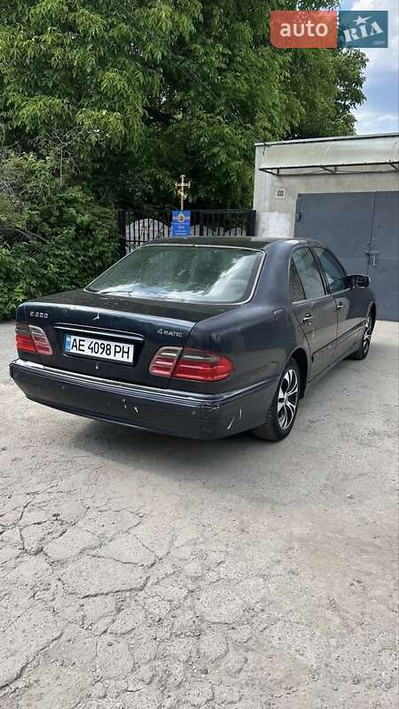 Седан Mercedes-Benz E-Class 2000 в Новомосковську