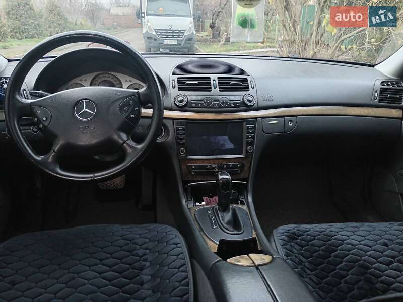 Седан Mercedes-Benz E-Class 2003 в Днепре
