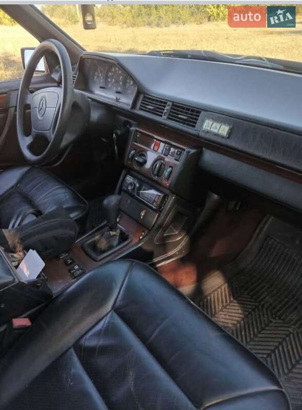 Седан Mercedes-Benz E-Class 1994 в Малій Висці