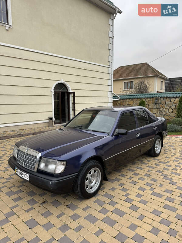 Седан Mercedes-Benz E-Class 1988 в Могилев-Подольске