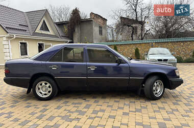Седан Mercedes-Benz E-Class 1988 в Могилев-Подольске