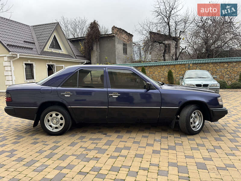 Седан Mercedes-Benz E-Class 1988 в Могилев-Подольске