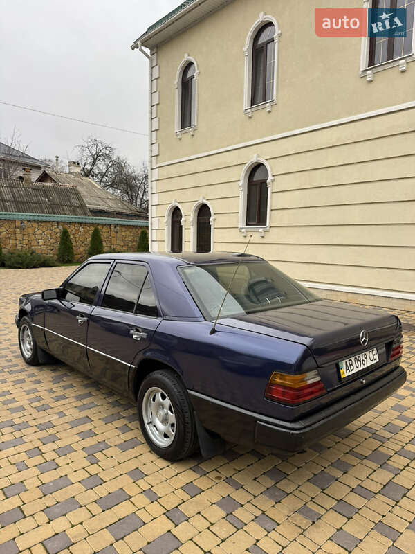 Седан Mercedes-Benz E-Class 1988 в Могилев-Подольске