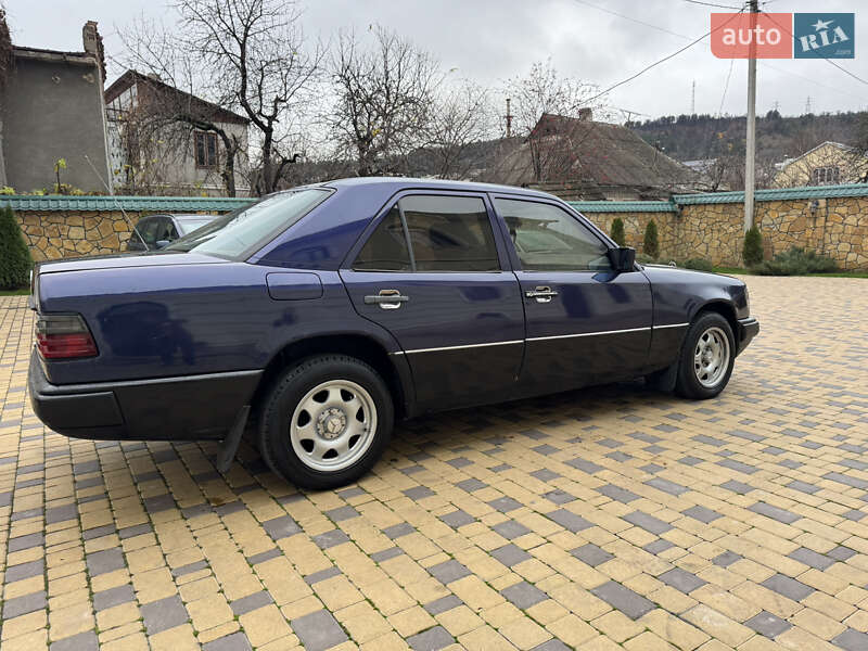 Седан Mercedes-Benz E-Class 1988 в Могилев-Подольске
